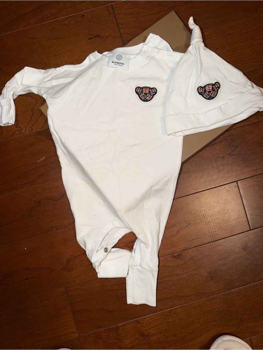 Burberry White Baby One-Piece with Embroidered Bear Patch and Hat
